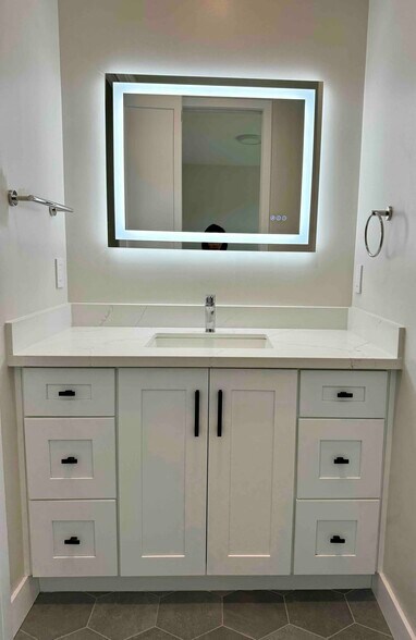 Building Photo - 7780 Inverness Dr