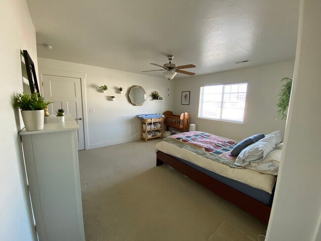 Building Photo - 238 E 370 N