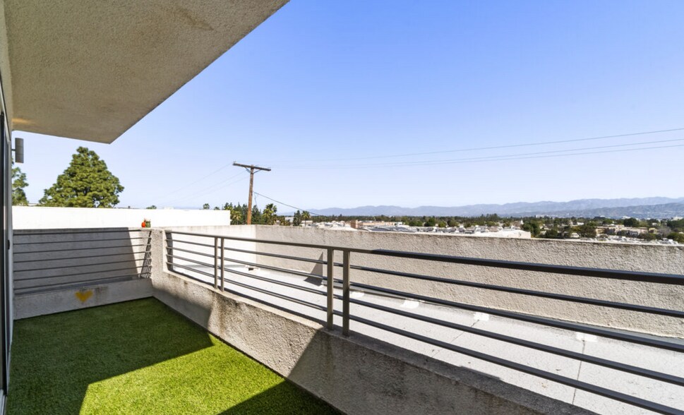 Outdoor patios from each bedroom - 11851 Laurelwood Dr