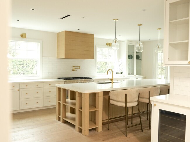 Building Photo - 1017 Tamarind Rd