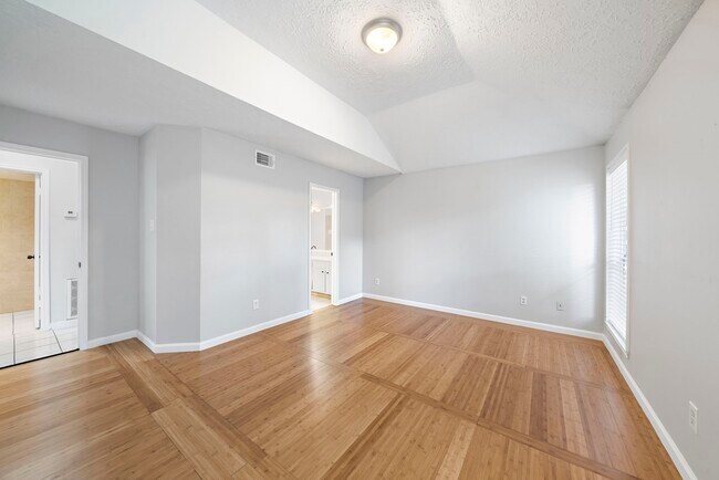 Building Photo - 13938 Plantation Valley Dr