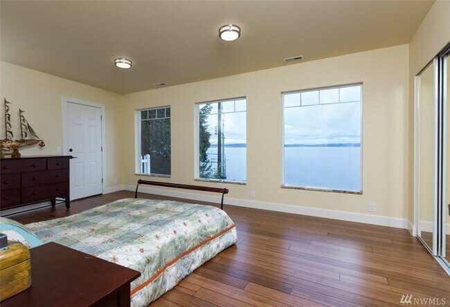 Building Photo - Amazing Dash Point Beach Front Home!