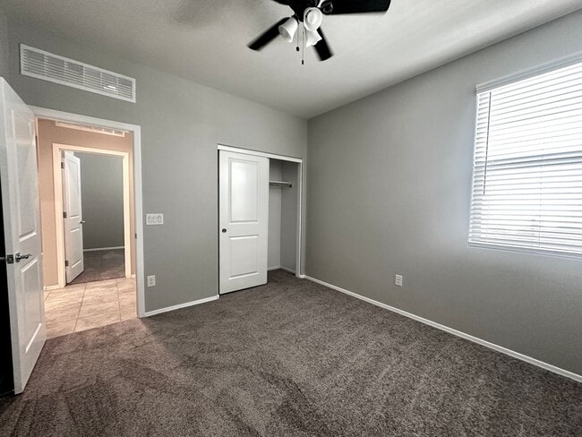 Building Photo - Stunning 4-bedroom, 2-bathroom home located in the vibrant community of Sahuarita, AZ