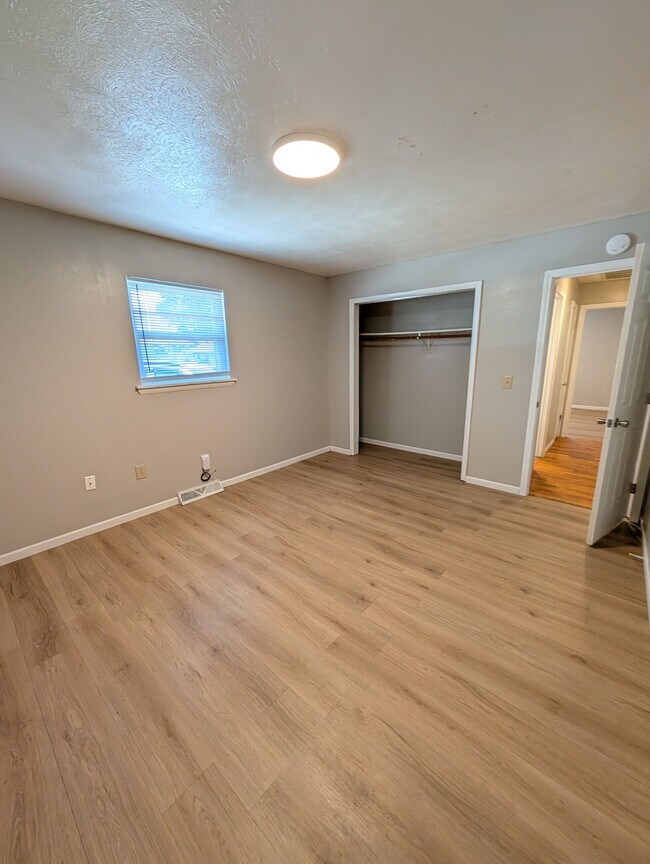 Building Photo - 2034 S Barcliff Ave