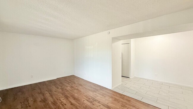 Building Photo - Spacious 3 bed, 2 bath upstairs, condo in Central Phoenix