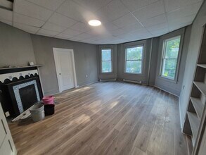 Building Photo - 106 6th St NW