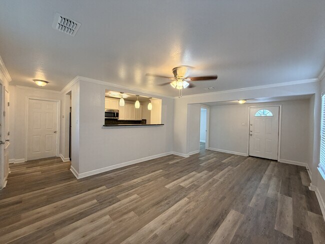 Building Photo - 3529 Topeka St