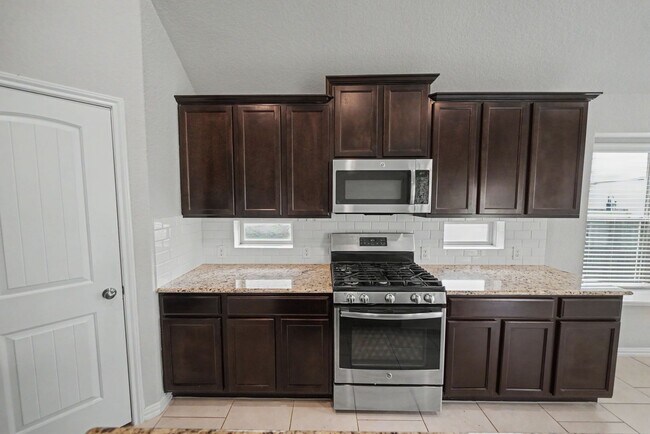 Building Photo - Beautiful Potranco Run Home with 3-Car Garage - Realtor Commission: $750