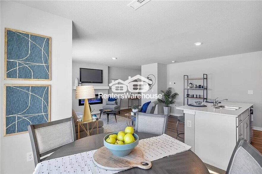 Building Photo - 2124 Bugge Dr