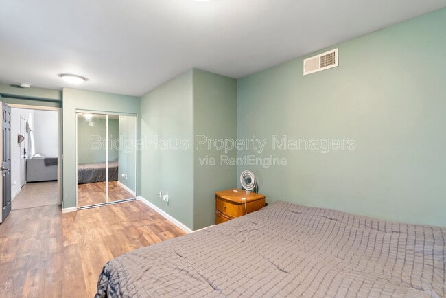 Building Photo - 832 Georgia St