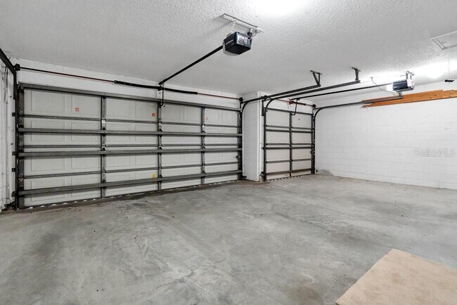 Building Photo - 10337 Pointview Ct