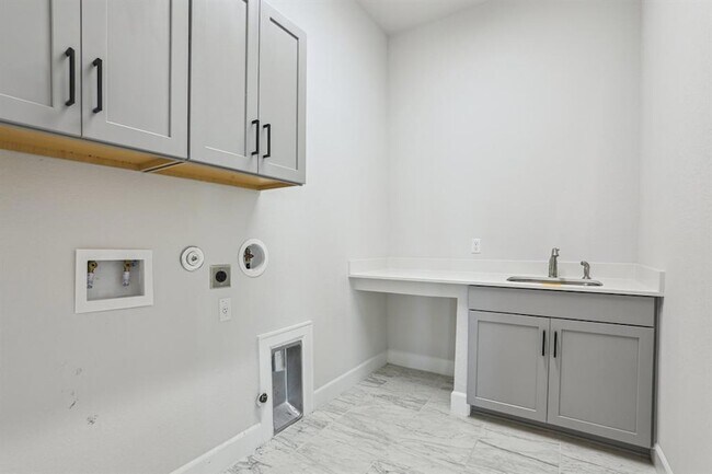 Building Photo - 16825 Roselin Dr