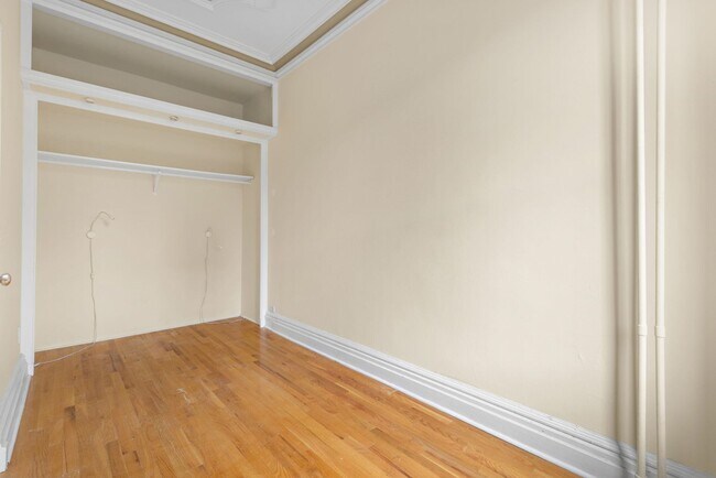 Building Photo - 910 Hudson St