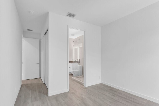 Building Photo - This beautiful new townhome  or rentoffers...