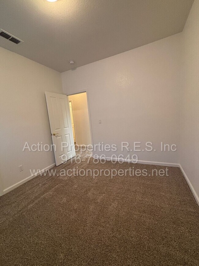 Building Photo - Action Properties Offering Immaculate Highland Reserve 4 Bedroom 2 Bath, 1581 sqft, New Paint and...