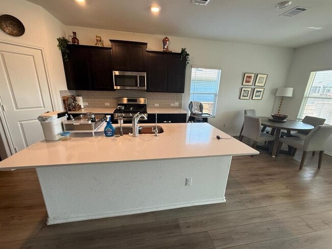 Building Photo - 380 Mendoza