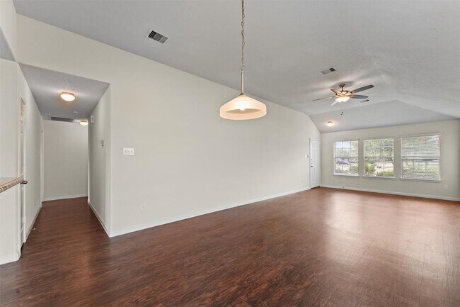Building Photo - 2611 Verano Dr