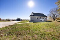 Building Photo - 180 White Mills Glendale Rd W