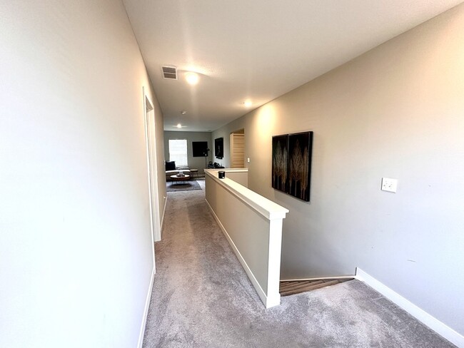 Building Photo - Furnished House in Avon