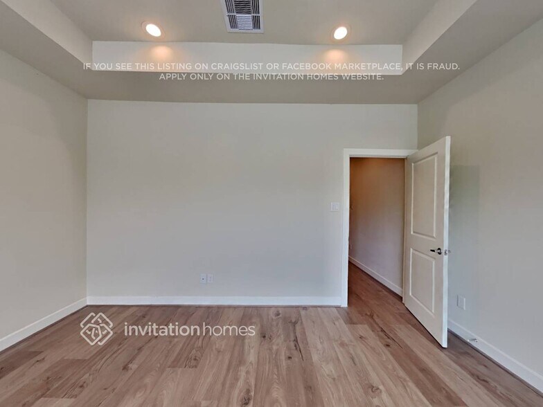 Building Photo - 10446 Executive Lake Dr