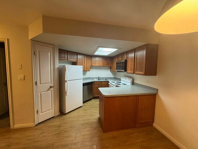 Building Photo - 41 400 S