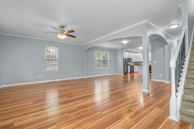 Building Photo - 426 W 28th St