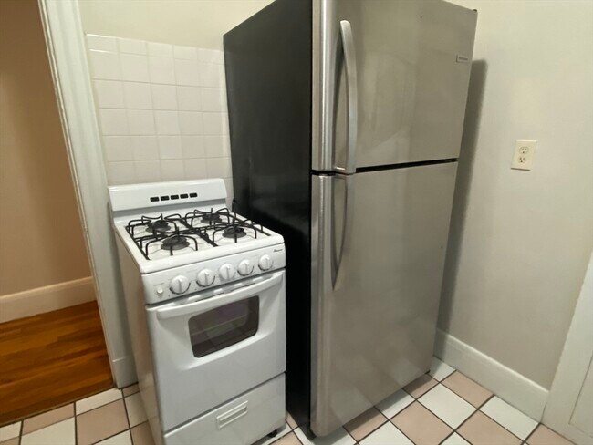 Building Photo - 81 Whiting St