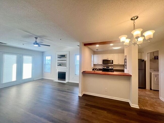 Primary Photo - Freshly Painted! New Luxury Vinyl Plank Fl...