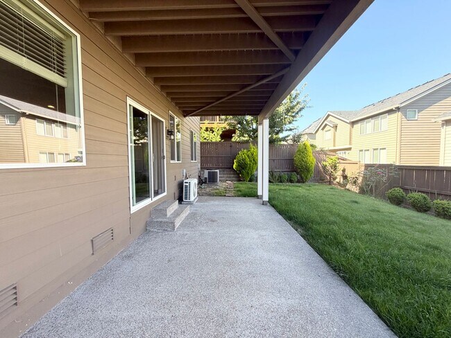 Building Photo - Beautiful 5 Bedroom with Den/Office and Large Bonus Room in Bethany Ridge!!!