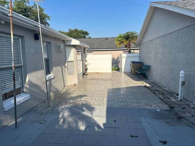 Building Photo - 2358 Harbor Town Dr