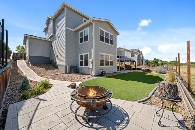 Building Photo - 15411 Village Cir E