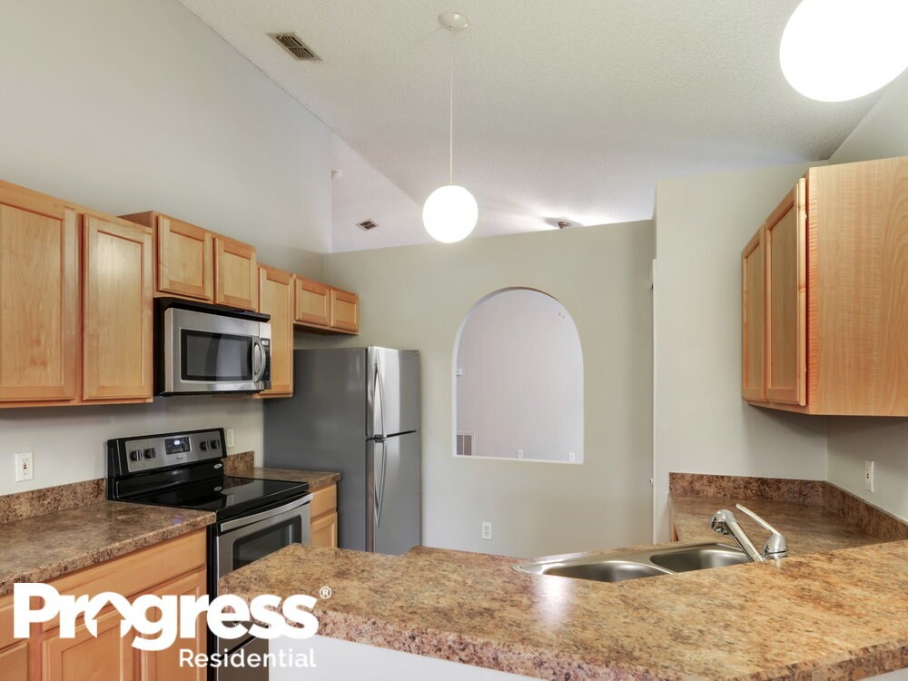 Building Photo - 8448 Oak Crossing Dr W