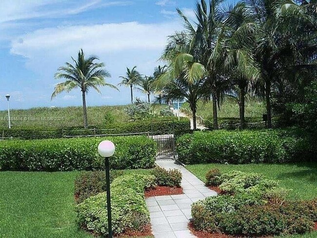 Building Photo - 1623 Collins Ave