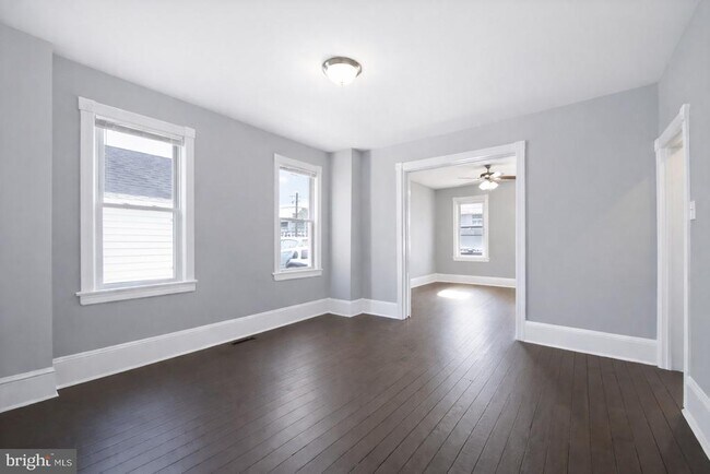 Building Photo - 131 Bridgeboro St