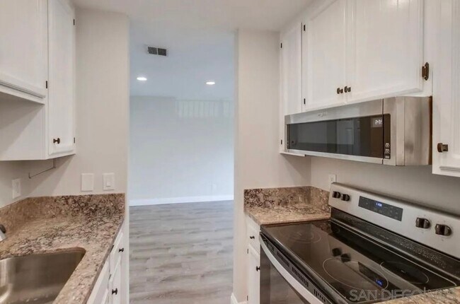 Building Photo - 12115 Wintergreen Dr