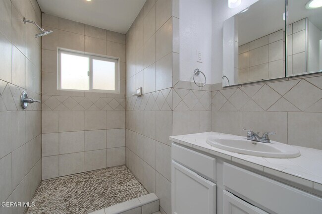 Building Photo - 9632 Gairloch Dr