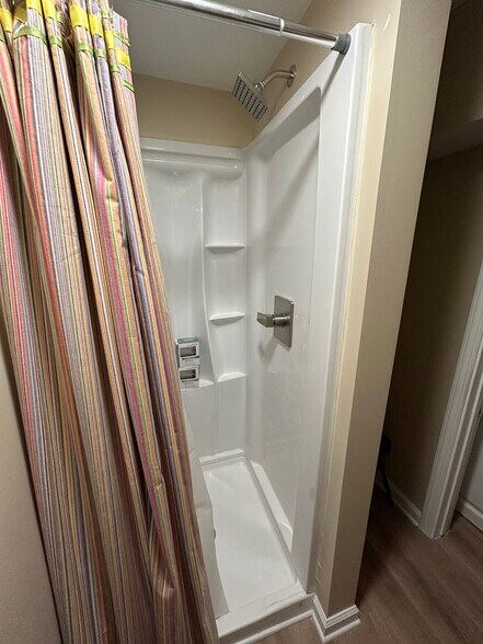 Building Photo - 2092 Hilltop View Rd