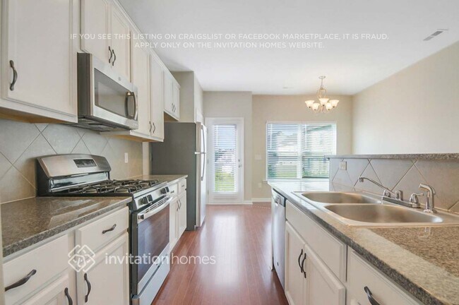 Building Photo - 920 Lakemont Dr