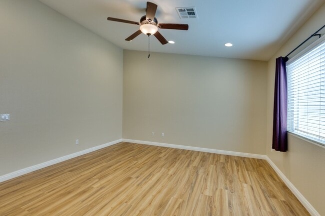 Building Photo - Single story 3 bedroom home in a lovely NW community