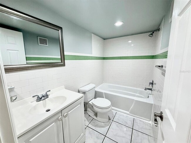 Building Photo - 4500 E Bay Dr