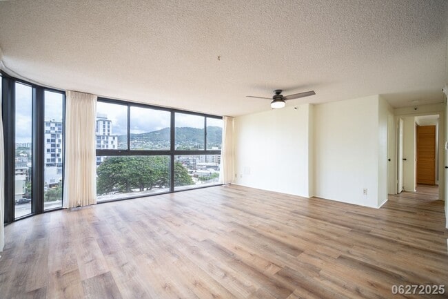 Building Photo - 2724 Kahoaloha Ln
