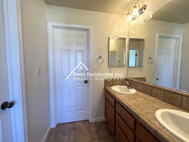 Building Photo - Spacious 4bd/3ba Elk Grove Home!