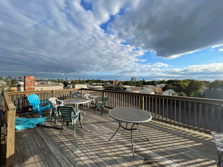 Building Photo - 38 Craigie St