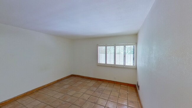 Building Photo - One Bedroom One Bath La Goleta Condo