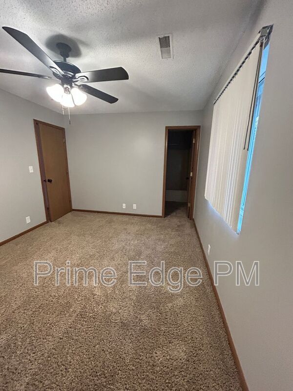 Building Photo - 4621 Prescott Ave