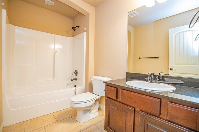 Building Photo - 2955 N Raven Ln