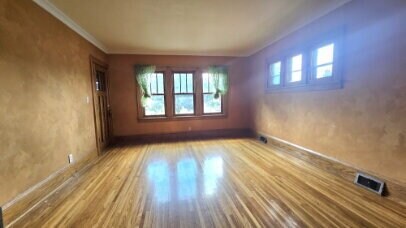 Building Photo - Charming 3-Bedroom Minneapolis Home with  Hardwood Floors & 2 Full Baths 11/1/2026