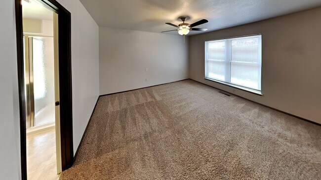 Building Photo - 3 Bedroom 2 Bathroom Home near Chisholm Creek, Quail Springs, and Highway 74 & the turnpike