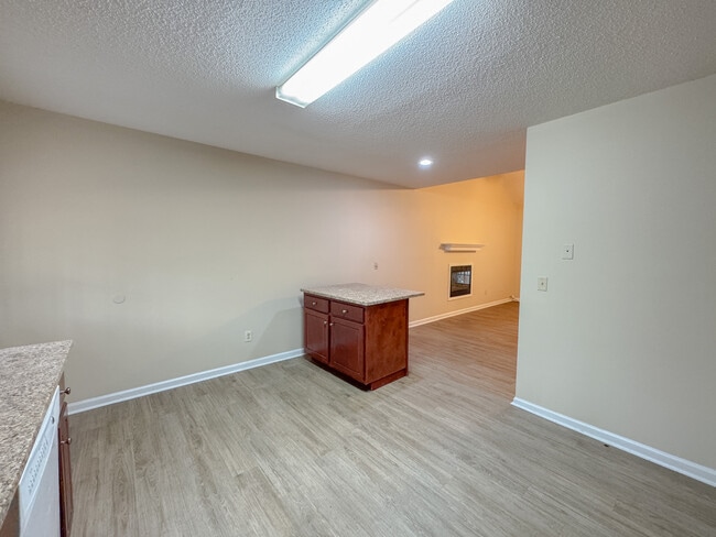 Building Photo - 802 N Taylor Ct