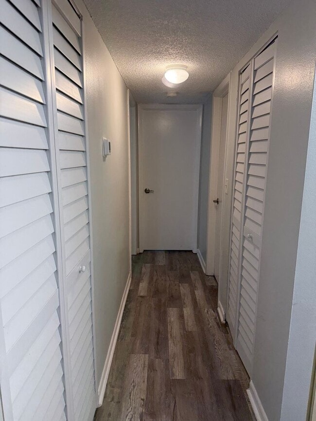 Building Photo - Pine Ridge at Tarpon Condo